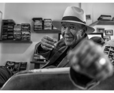 Foto do crítico de cinema e jornalista Lélio Sotto Maior Júnior feita pelo fotógrafo Marcelo Andrade