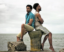 A Mostra Cordilheira exibe três sessões de filmes de realizadores e realizadoras negras. A imagem de reprodução é do filme "Ilha", que será exibido em 27 de novembro às 19h.