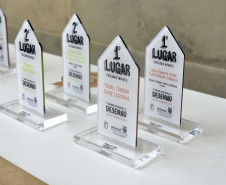 Troféus entregues na premiação do Concurso de Desenho do Centro Juvenil de Artes. Curitiba, 12 de novembro de 2019. Foto: Kraw Penas/SECC