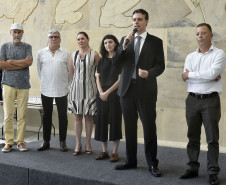 O diretor do Centro Jvenil de Artes, Luiz Gustavo Vidal Pinto, na premiação do Concurso de Desenho. Curitiba, 12 de novembro de 2019. Foto: Kraw Penas/SECC