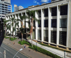 Fachada da Biblioteca Pública do Paraná