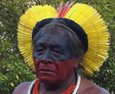 Close no rosto de índio Kayapo