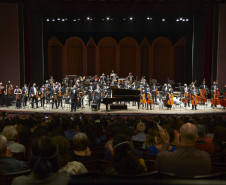 Orquestra Sinfônica do Paraná reencontra o público no grande auditório do Teatro Guaíra