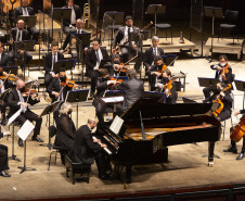 Orquestra Sinfônica do Paraná reencontra o público no grande auditório do Teatro Guaíra