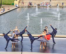 Balé do Teatro Guaíra dança Carmen no Parque Tanguá