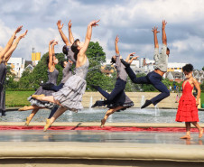 Balé do Teatro Guaíra dança Carmen no Parque Tanguá