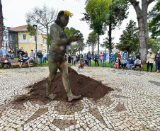 O MUPA recebeu no sábado e domingo a mestre em biologia e artista indígena contemporânea Uýra, diretamente da Amazônia Central