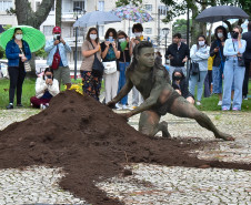 O MUPA recebeu no sábado e domingo a mestre em biologia e artista indígena contemporânea Uýra, diretamente da Amazônia Central