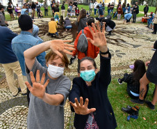 O MUPA recebeu no sábado e domingo a mestre em biologia e artista indígena contemporânea Uýra, diretamente da Amazônia Central