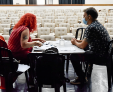 Trabalhadores da cultura são entrevistados para o Festival de Teatro de Curitiba