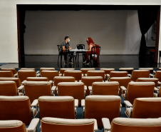 Trabalhadores da cultura são entrevistados para o Festival de Teatro de Curitiba