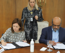 O Governo do Paraná apresentou na manhã desta quinta-feira (05/05), no Palácio Iguaçu, o Projeto Crianças no Teatro com incentivo da Audi do Brasil