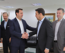 O Governo do Paraná apresentou na manhã desta quinta-feira (05/05), no Palácio Iguaçu, o Projeto Crianças no Teatro com incentivo da Audi do Brasil