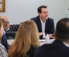 O Governo do Paraná apresentou na manhã desta quinta-feira (05/05), no Palácio Iguaçu, o Projeto Crianças no Teatro com incentivo da Audi do Brasil