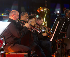 Público vibra com concerto sertanejo da Orquestra Sinfônica na catedral de Cascavel