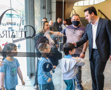 O Programa Criança no Teatro foi lançado nessa quarta-feira (22) pelo governador Carlos Massa Ratinho Júnior para uma plateia de cerca de 1,2 mil estudantes de escolas públicas de Curitiba e Região Metropolitana