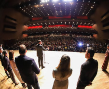 O Programa Criança no Teatro foi lançado nessa quarta-feira (22) pelo governador Carlos Massa Ratinho Júnior para uma plateia de cerca de 1,2 mil estudantes de escolas públicas de Curitiba e Região Metropolitana