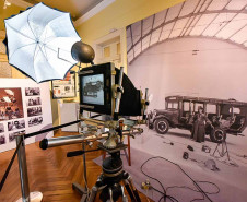 “Kalk – 91 anos de história", que homenageia a trajetória do curitibano José Kalkbrenner, expert da fotografia publicitária e do fotojornalismo. -