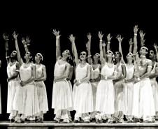 Em dois formatos, história do Balé Teatro Guaíra é publicada em livro com mais de 100 fotos