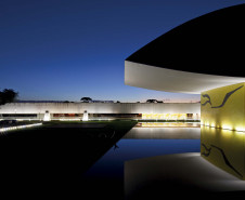 Museu Oscar Niemeyer promove imersão na vida e obra de Poty Lazzarotto