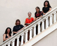 MIS-PR - Mães-artistas Bruna Alcantara, Fernanda Pavão, Janete Anderman, Karla Keiko e Nicole Lima, figuras importantes na cena artística e criativa de Curitiba