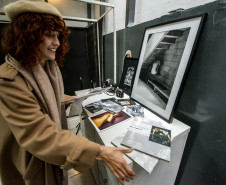 Fotógrafa vai registrar retratos de artistas paranaenses no Museu Casa Alfredo Andersen