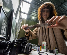 Fotógrafa vai registrar retratos de artistas paranaenses no Museu Casa Alfredo Andersen