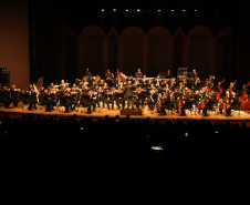 Orquestra Sinfônica lota Guairão e arrecada milhares de doações para a campanha Aquece Paraná -