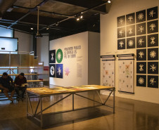 A iniciativa convida o público a uma experiência dentro de um espaço de convívio na sala de exposições temporárias Lange de Morretes -