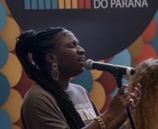 Biblioteca Pública do Paraná inaugura Estante Afro — Maria Águeda com mais de 500 livros. Foto: Kraw Penas/SEEC 