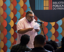 Biblioteca Pública do Paraná inaugura Estante Afro — Maria Águeda com mais de 500 livros. Foto: Kraw Penas/SEEC 