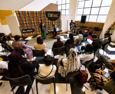 Biblioteca Pública do Paraná inaugura Estante Afro — Maria Águeda com mais de 500 livros. Foto: Kraw Penas/SEEC 