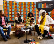 Biblioteca Pública do Paraná inaugura Estante Afro — Maria Águeda com mais de 500 livros. Foto: Kraw Penas/SEEC 