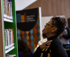Biblioteca Pública do Paraná inaugura Estante Afro — Maria Águeda com mais de 500 livros. Foto: Kraw Penas/SEEC 
