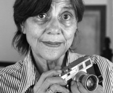 Museu da Imagem e do Som celebra trajetória da fotógrafa Lina Faria com exposição inédita