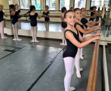 Em busca do sonho: Escola de Dança Teatro Guaíra atende mais de 100 crianças e adolescentes