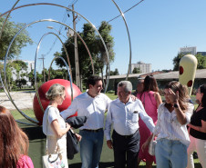 MON para criançada: governador inaugura mostra interativa com obras de arte no Parcão