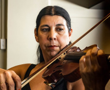 Da fundação às apresentações atuais, mulheres formam pilar fundamental da Orquestra Sinfônica do Paraná. Consuelo