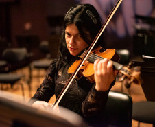 Da fundação às apresentações atuais, mulheres formam pilar fundamental da Orquestra Sinfônica do Paraná. Fernanda