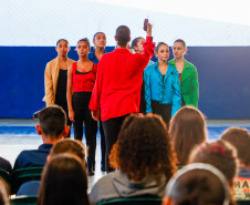 Escola de Dança Teatro Guaíra estreia nova temporada de apresentações nos colégios