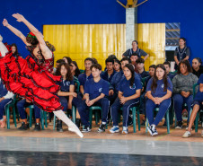 Escola de Dança Teatro Guaíra estreia nova temporada de apresentações nos colégios