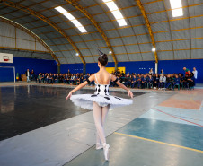 Escola de Dança Teatro Guaíra estreia nova temporada de apresentações nos colégios