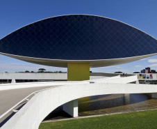 Museu Oscar Niemeyer promove oficina fotográfica para jovens autistas