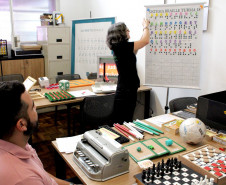 Biblioteca Pública do Paraná - Seção Braille – Sessões com exibição de filmes com audiodescrição para pessoas com deficiência visual