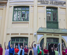 Escola de Dança Teatro Guaíra leva arte e sorrisos ao Hospital Pequeno Príncipe