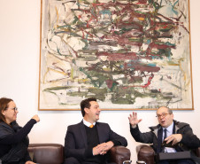 O governador Carlos Massa Ratinho Junior iniciou a nova missão internacional nesta segunda-feira (06) em Paris, na França, com um encontro com o presidente do Centro Georges Pompidou, Laurent Le Bon