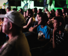 Projeto Cinema na Praça exibe filmes gratuitos para 40 mil pessoas em três meses