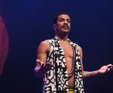 Monólogo “E vocês, quem são?”, de Samuel de Assis, sobe ao palco do Guairinha em agosto