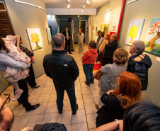 Museu Casa Alfredo Andersen (MCAA) - Últimos dias – Termina na quarta-feira (31) a exibição de "Minha Natureza – A chuva é a mesma, mas cada um sente de um jeito", fruto da residência artística do artista visual e arte-educador Nilson Sampaio, especialista em inclusão de pessoas com Transtorno do Espectro Autista.