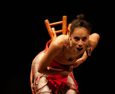 Museu Paranaense (MUPA) - Acrobacia – Na terça (23), às 19h, acontece a oficina “Arvorando”, elaborada com o objetivo de cultivar consciência, expressão corporal e enraizamento da presença em vivências coreográficas, rítmicas e jogos de improvisação, a partir de princípios presentes em distintas danças da diáspora africana no Brasil
